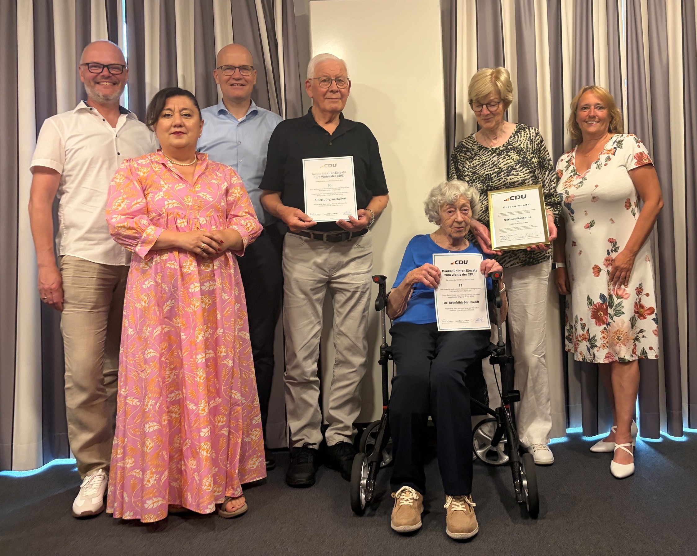 Von l.n.r: Thorsten Wonnemann, Ayseg�l Winter, Ralph Brinkhaus, Albert J�rgenschellert, Dr. Brunhilde Meinhardt, Maria Flaskamp, Birgit Krimpmann 